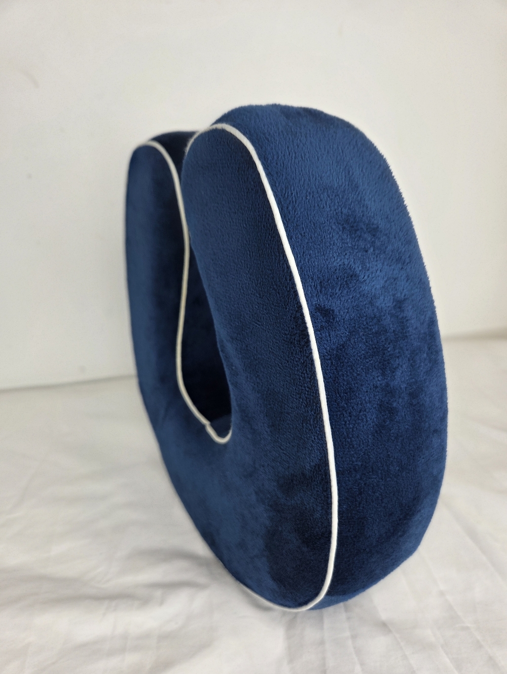 World's Best Memory Foam Navy Blue Travel Neck Pillow with Ivory Piping - Picture 3 of 10